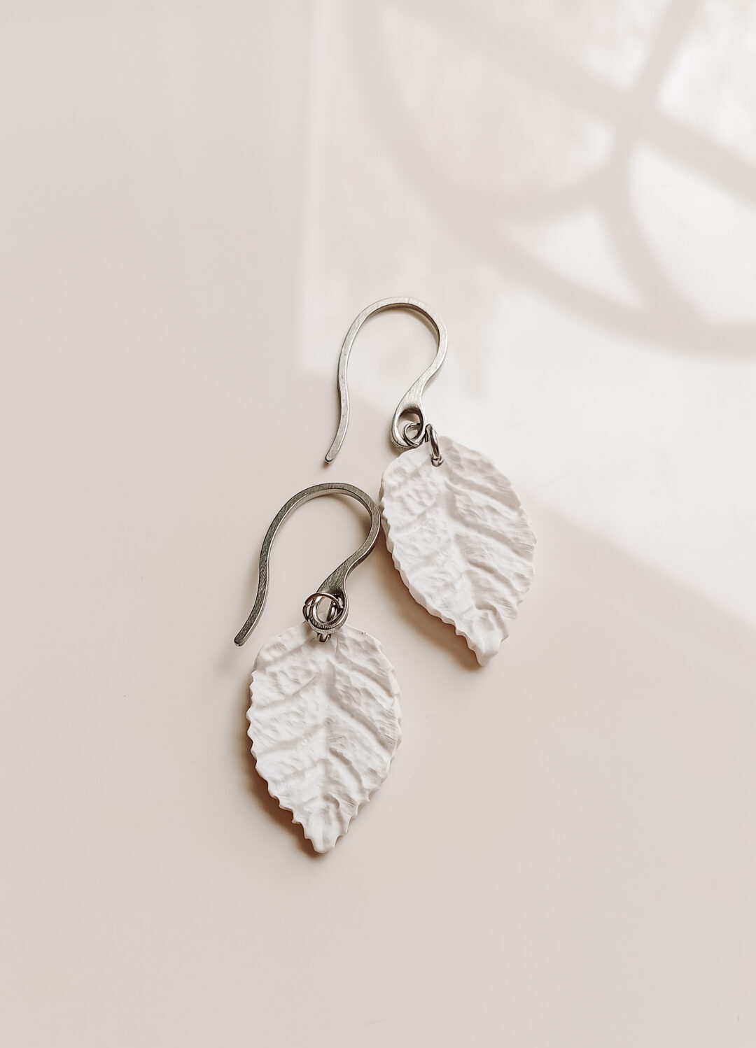 oorbel white leaf