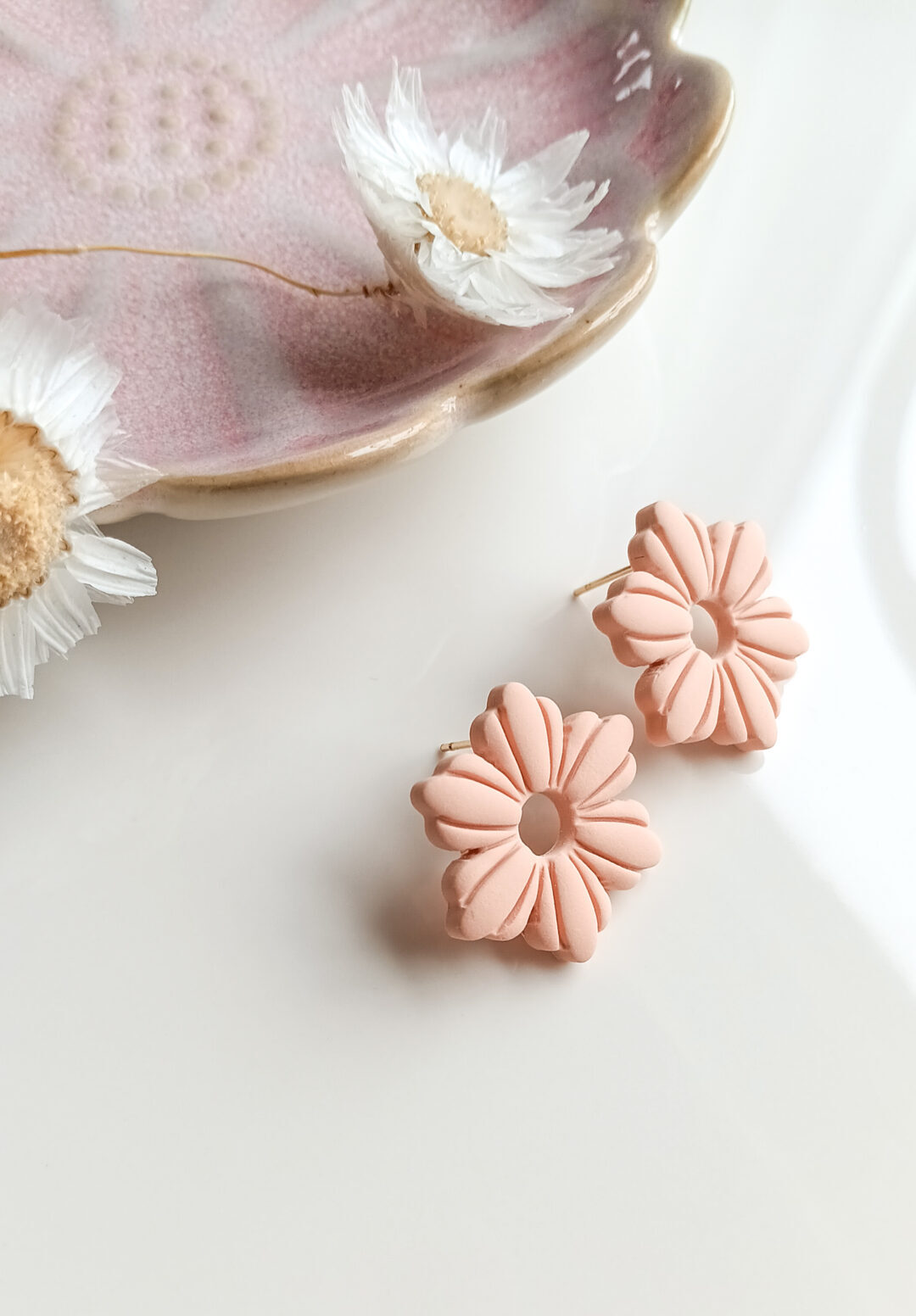 flower stud peach