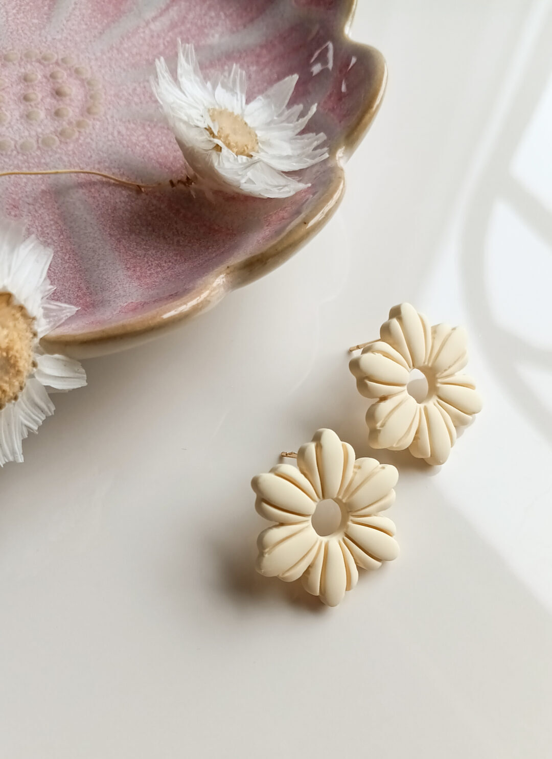 flower stud butter yellow