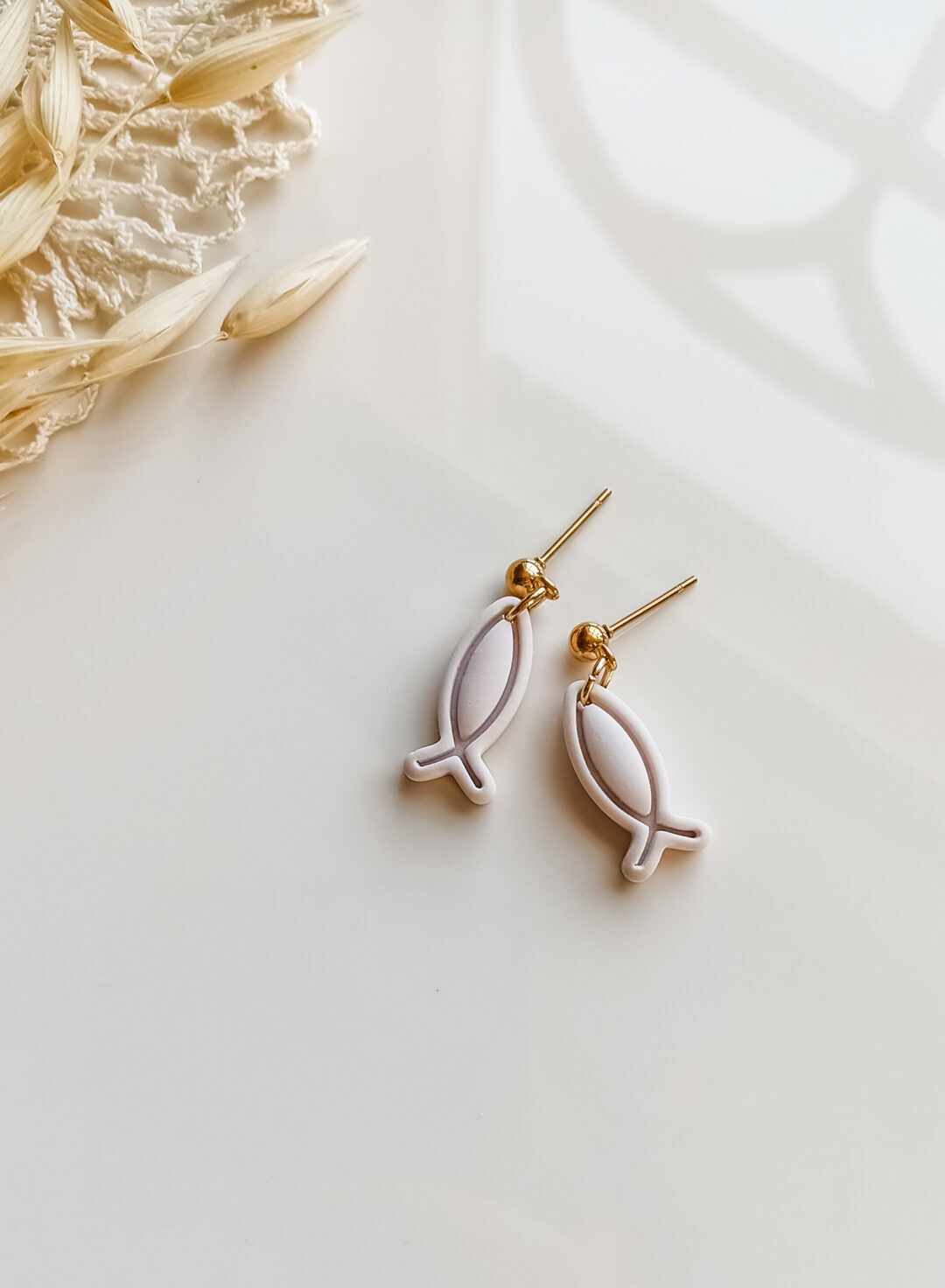 oorbel Ichtus light grey